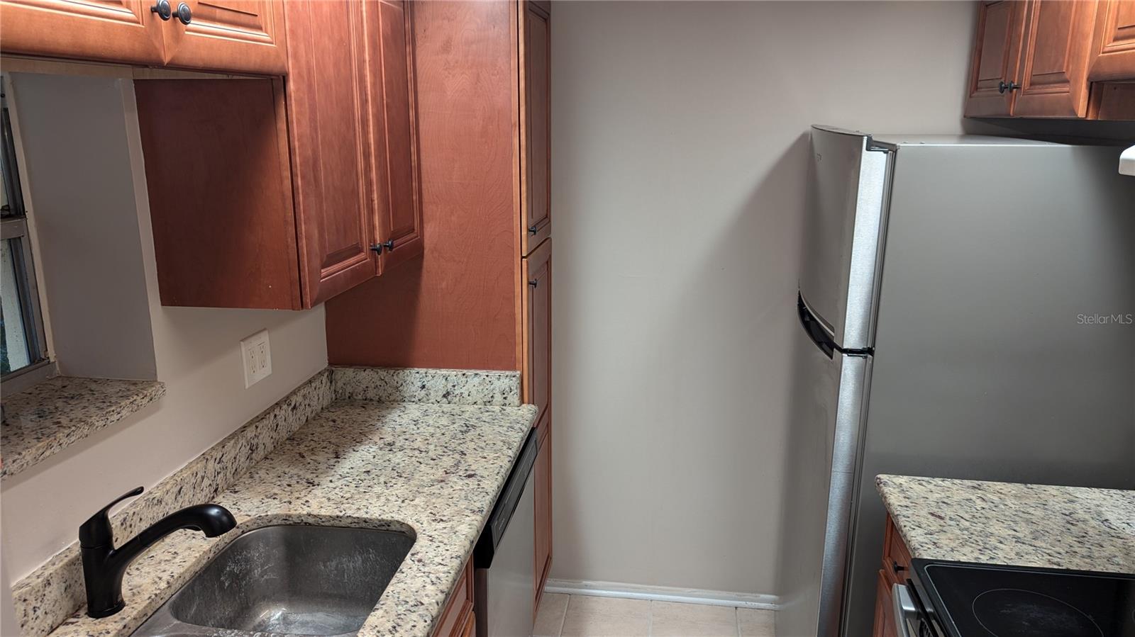 THE OAKS UNIT II A CONDO - Residential Lease