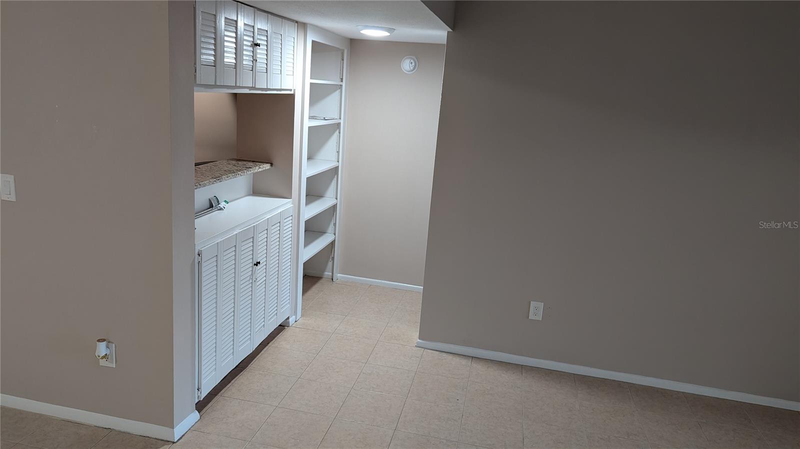THE OAKS UNIT II A CONDO - Residential Lease