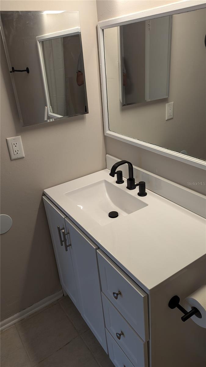 THE OAKS UNIT II A CONDO - Residential Lease
