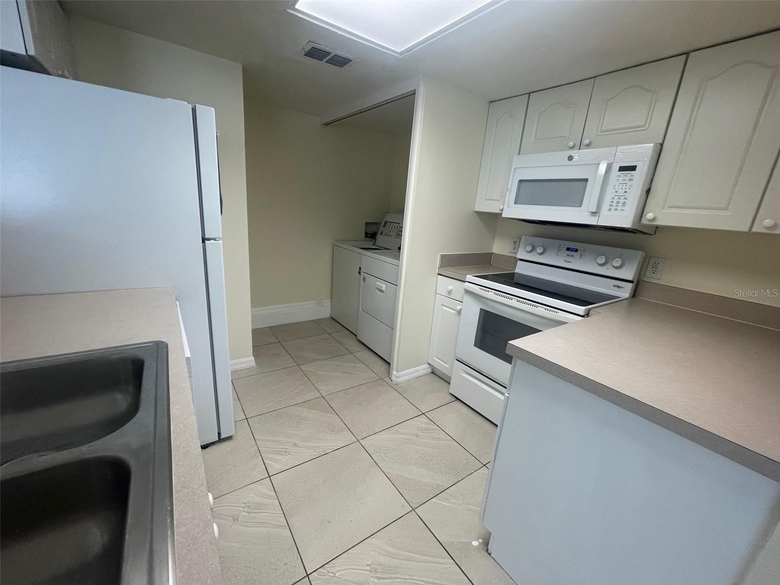 ISLAND CLUB WEST PH 02 - Residential Lease