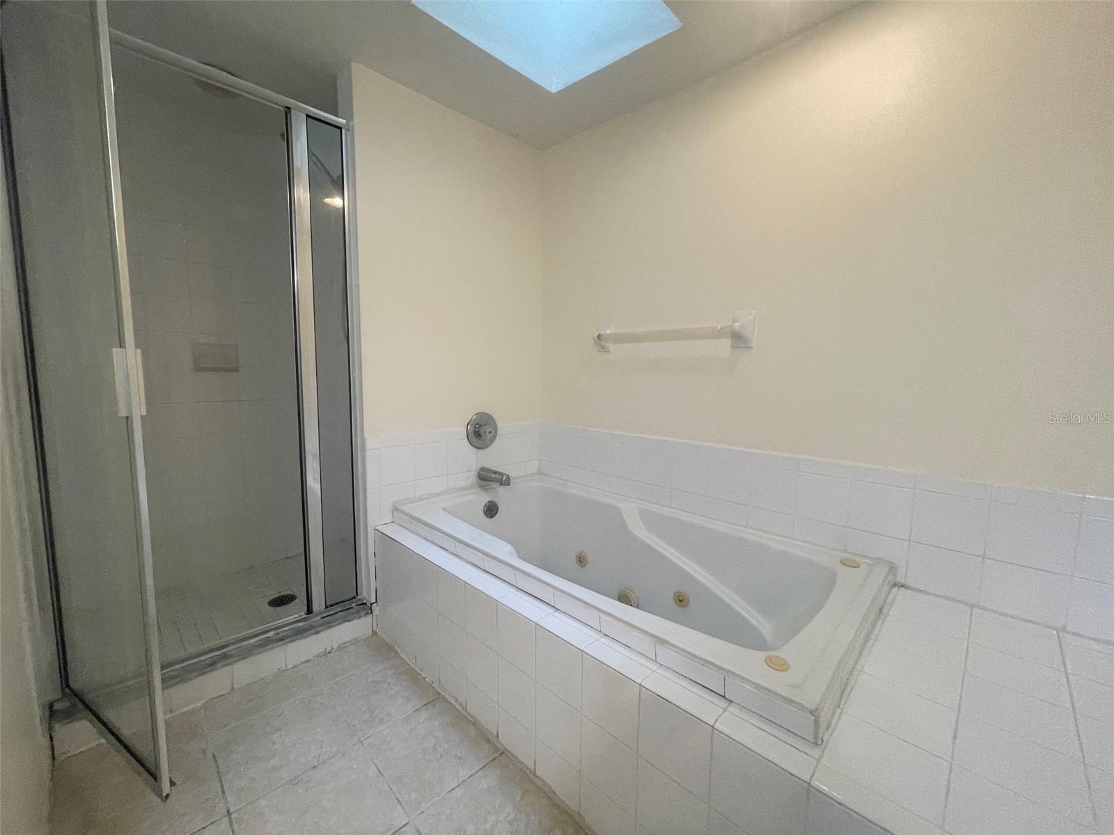 ISLAND CLUB WEST PH 02 - Residential Lease