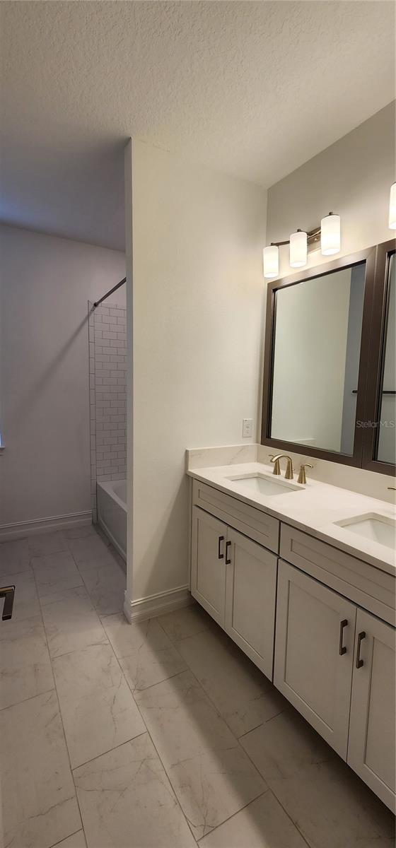 ESTANCIA PH 2B2 - Residential Lease