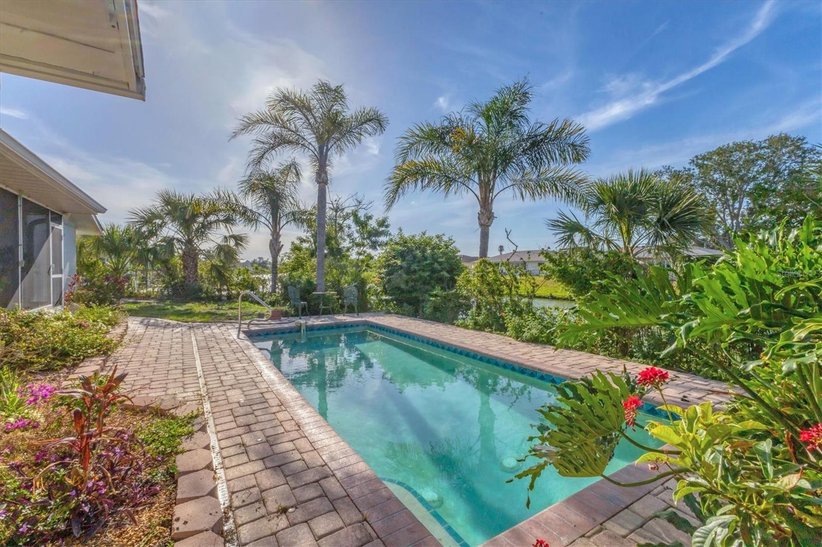 1220 LAKESIDE DRIVE