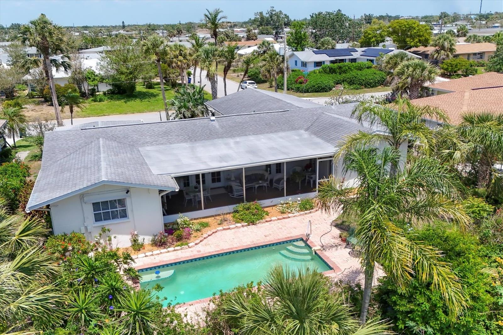 1220 LAKESIDE DRIVE