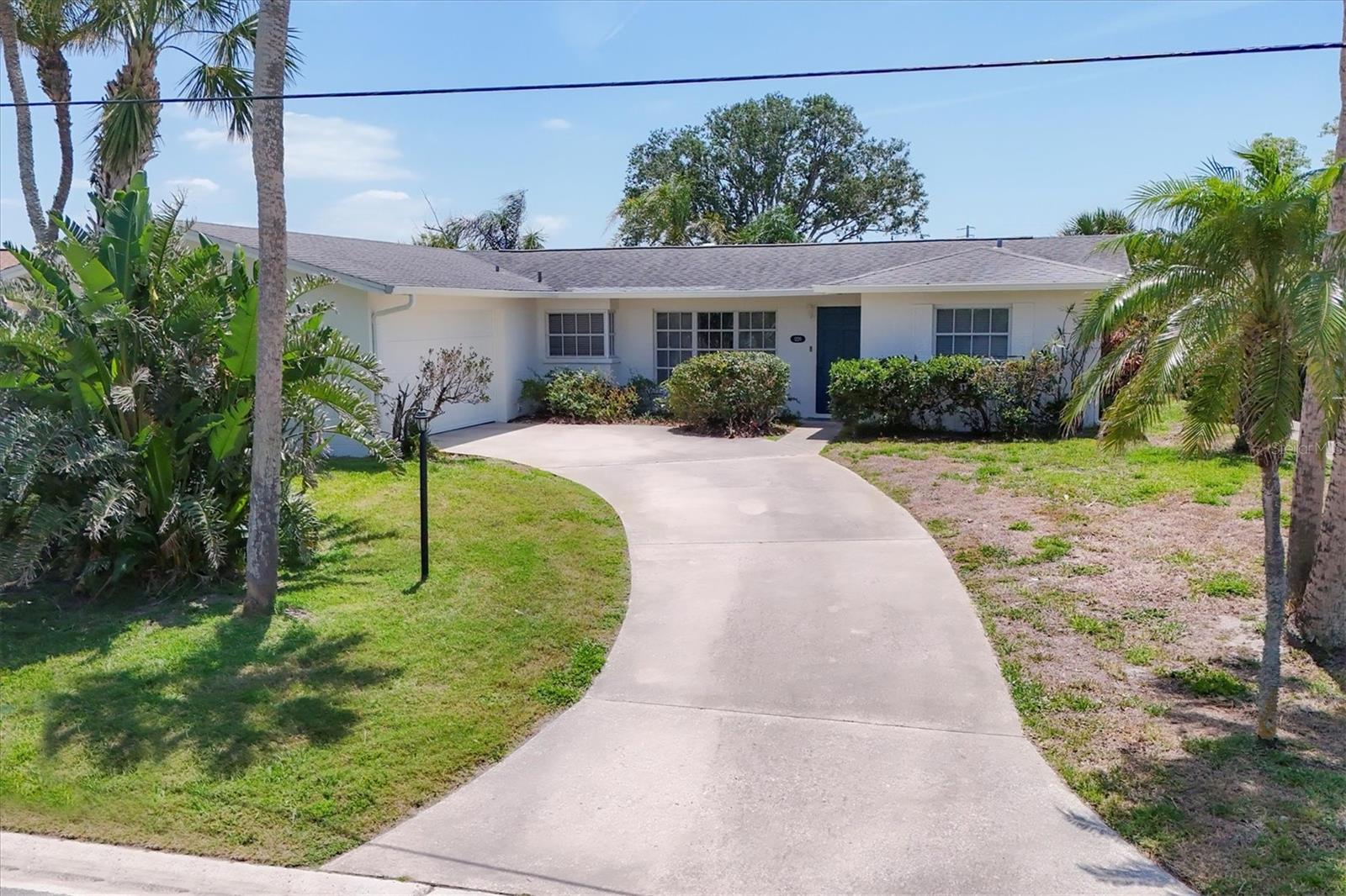 1220 LAKESIDE DRIVE