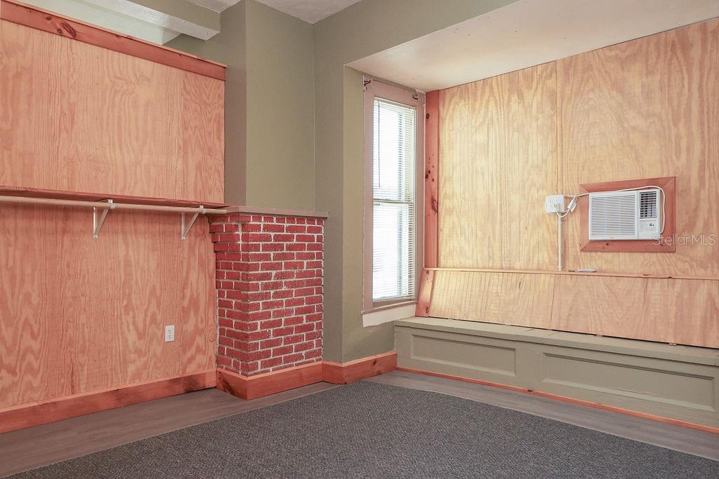 ROGERS DELAND - Residential Lease