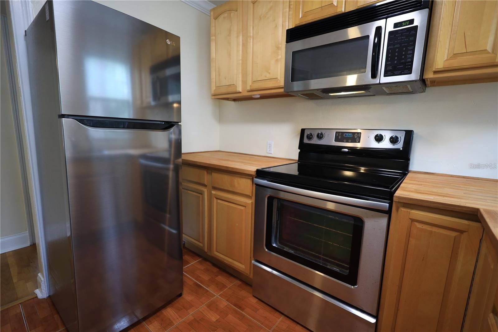 ROBINSONS S A 03 REV - Residential Lease