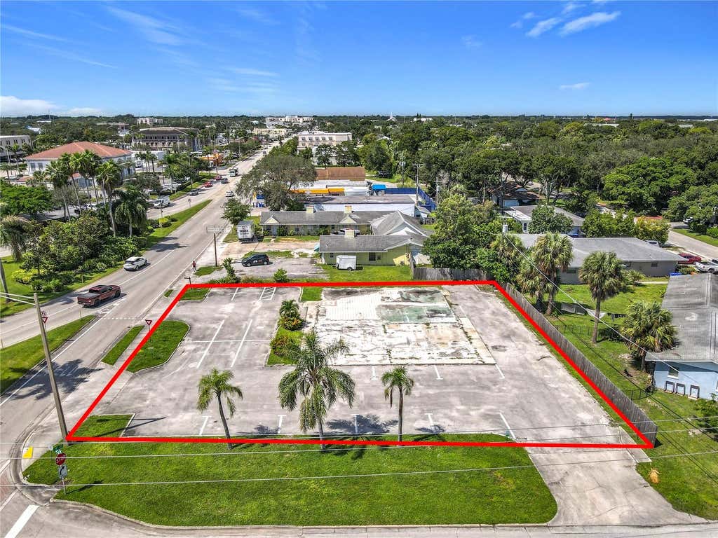 Photo of 810 21st Street, Vero Beach, FL 32960 (MLS # O6428499)
