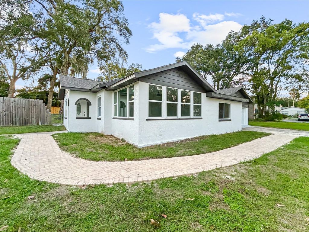 Photo of 2529 NE 6th Street, Ocala, FL 34470 (MLS # OM711995)