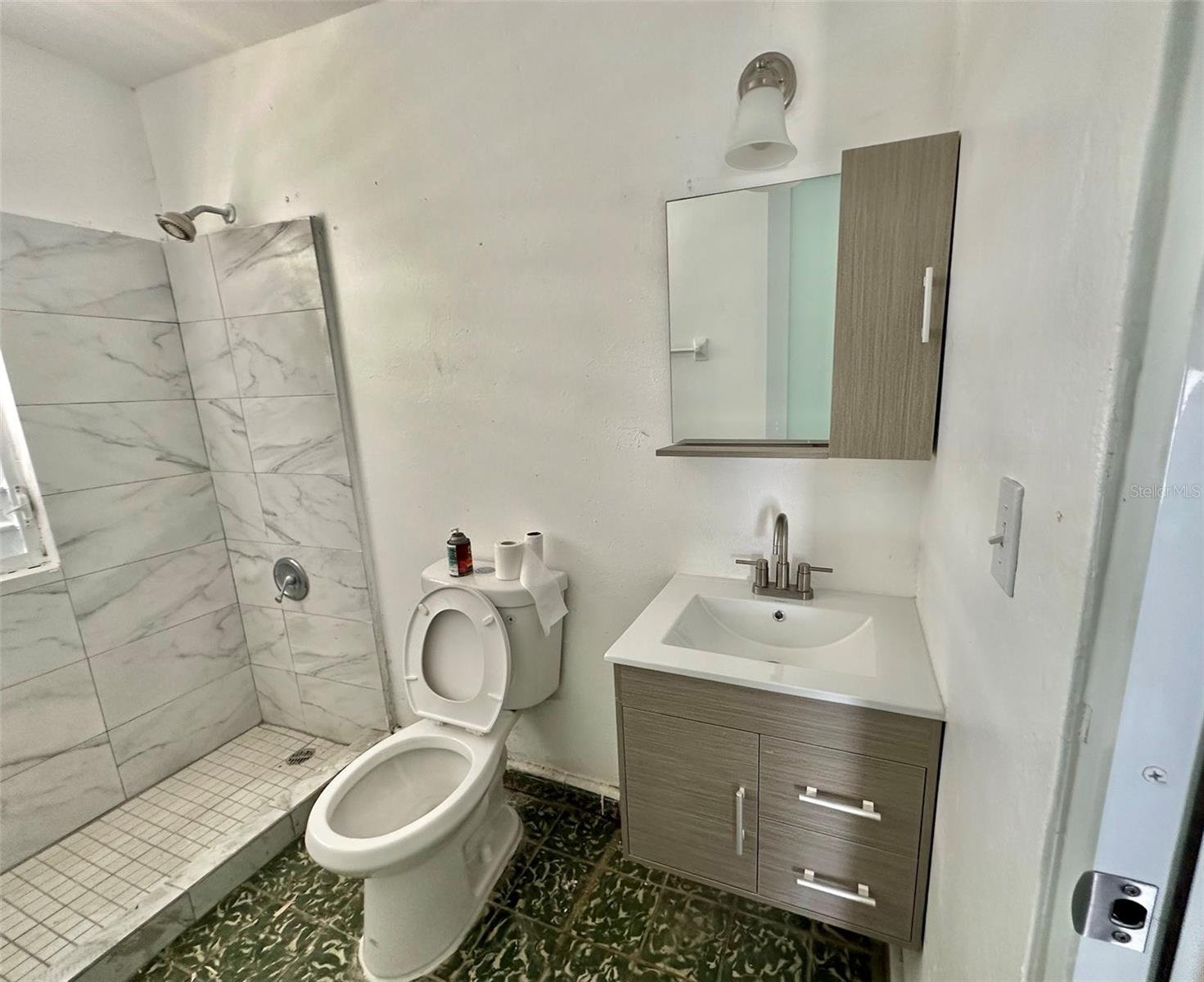 URB. COUNTRY CLUB - Residential