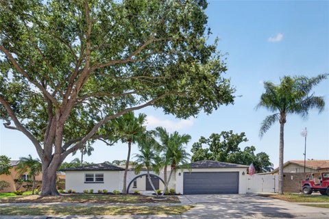 Photo of 12114 Rhonda Terrace, Seminole, FL 33772 (MLS # TB8520495)