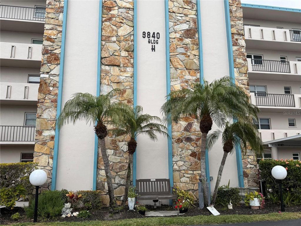 Photo of 3840 Ironwood Lane #506H, Bradenton, FL 34209 (MLS # A4684394)