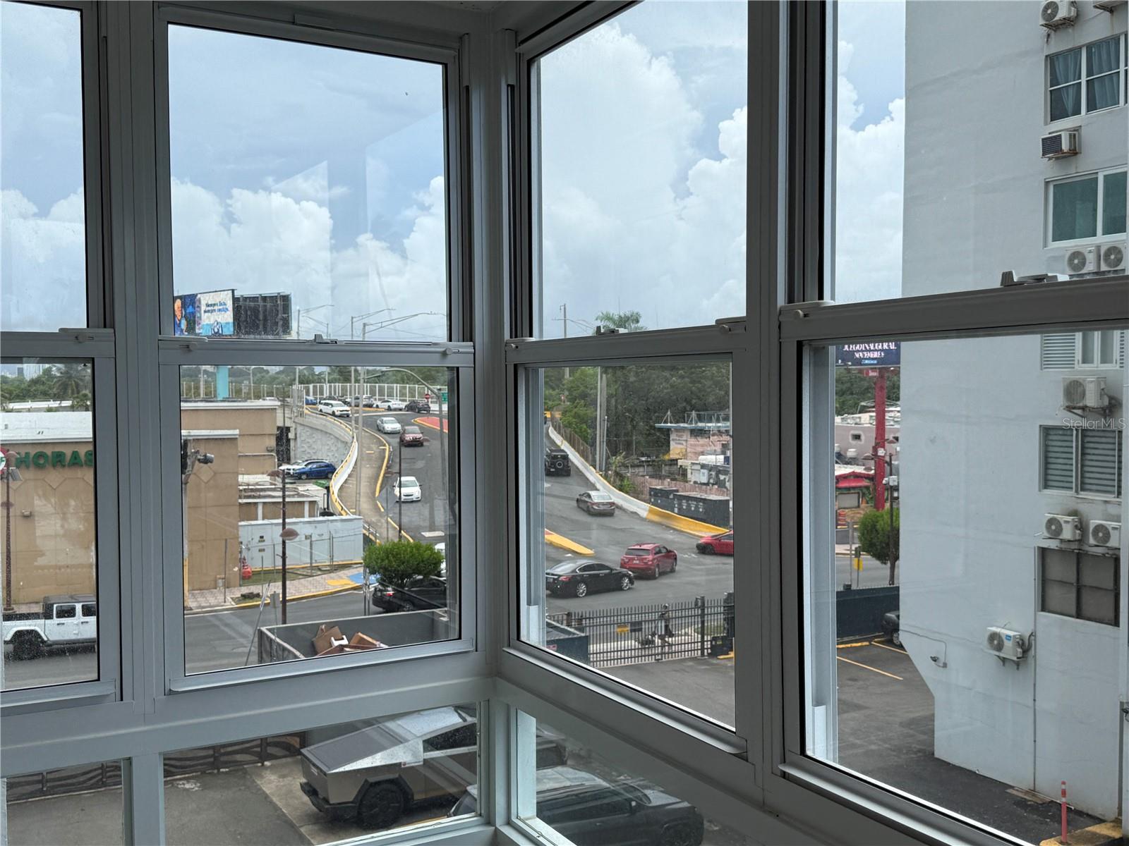 CONDOMINIUM WALDORF TOWER - Residential