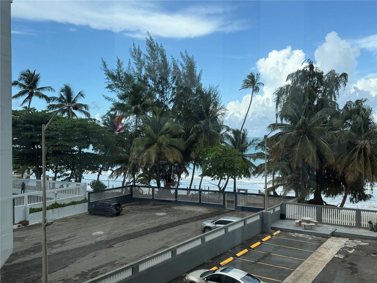 CONDOMINIUM WALDORF TOWER - Residential