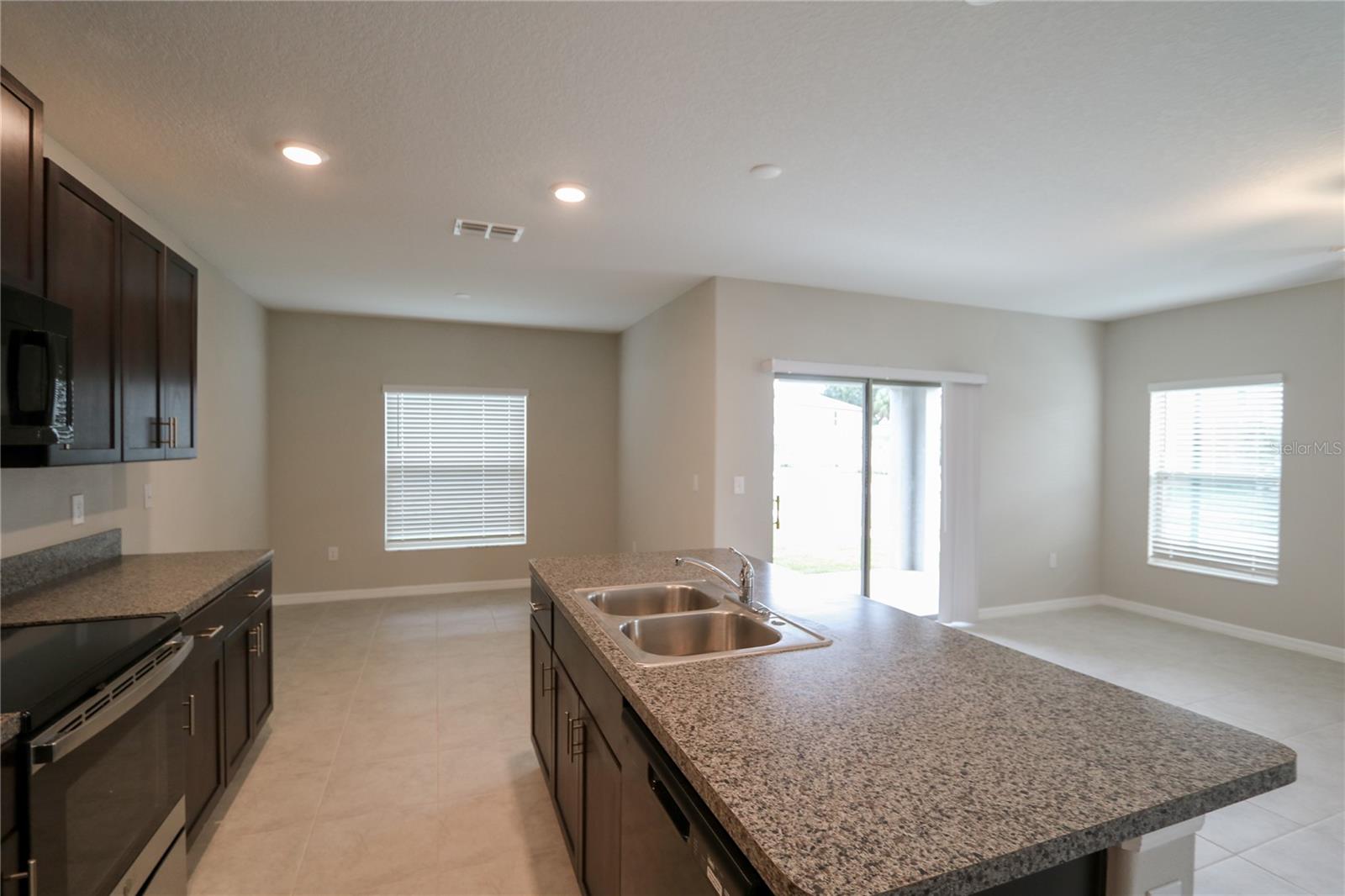 TOUCHSTONE PH 5 - Residential Lease