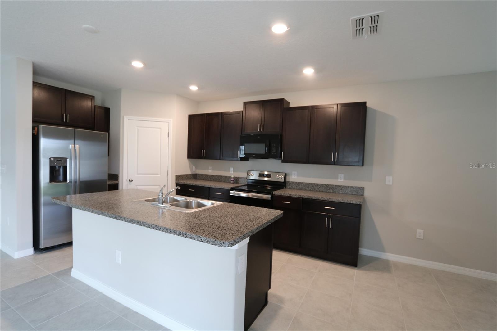 TOUCHSTONE PH 5 - Residential Lease