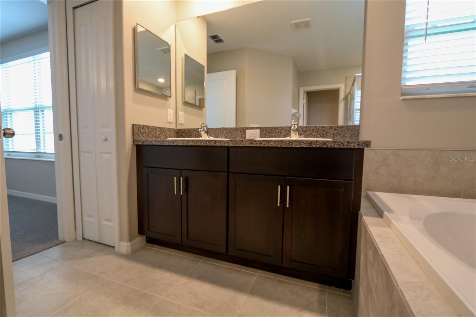 TOUCHSTONE PH 5 - Residential Lease