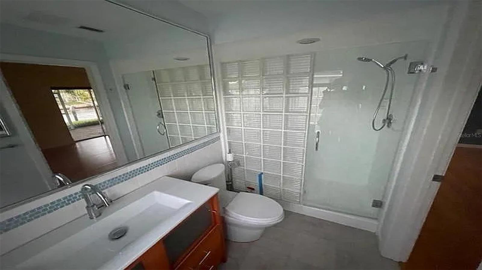 BROADWATER UNIT 2 BLK P - Residential Lease