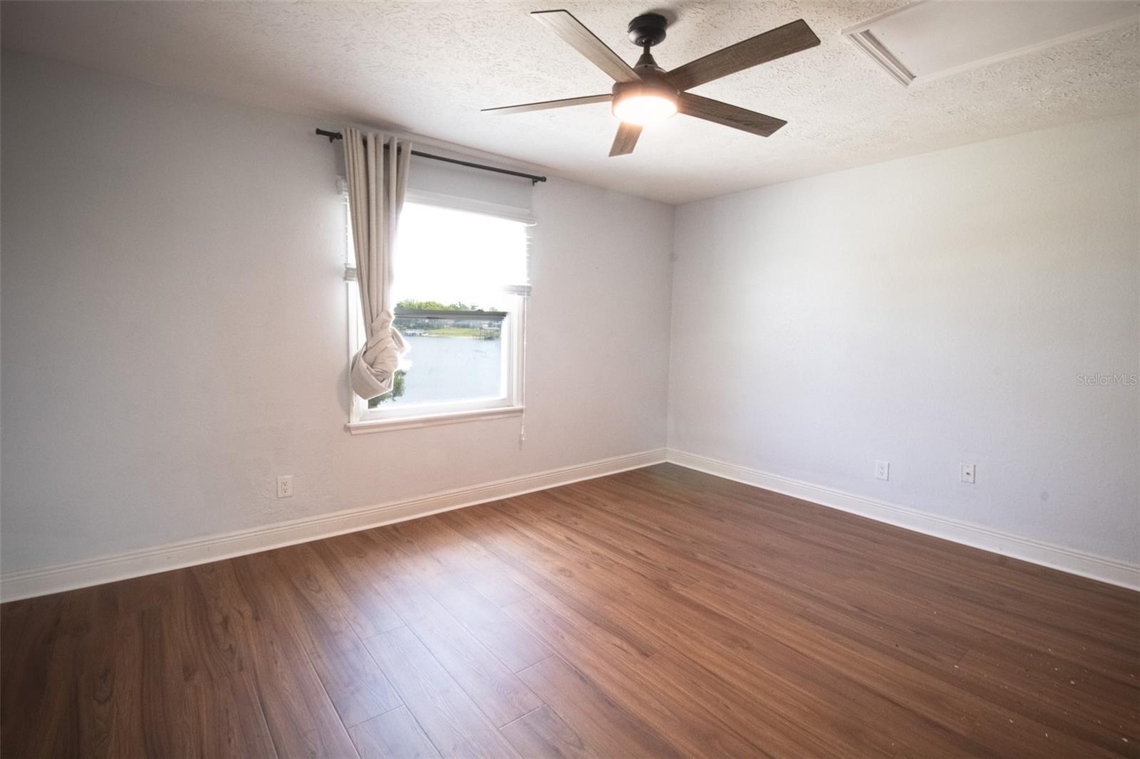 WHISPERING OAKS - Residential Lease