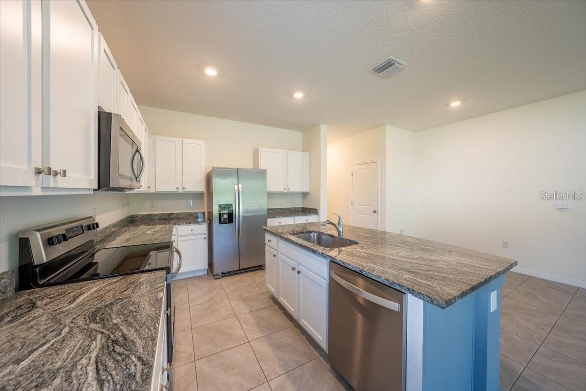 WOODLEAF HAMMOCK AT LAKEWOOD RANCH - Residential