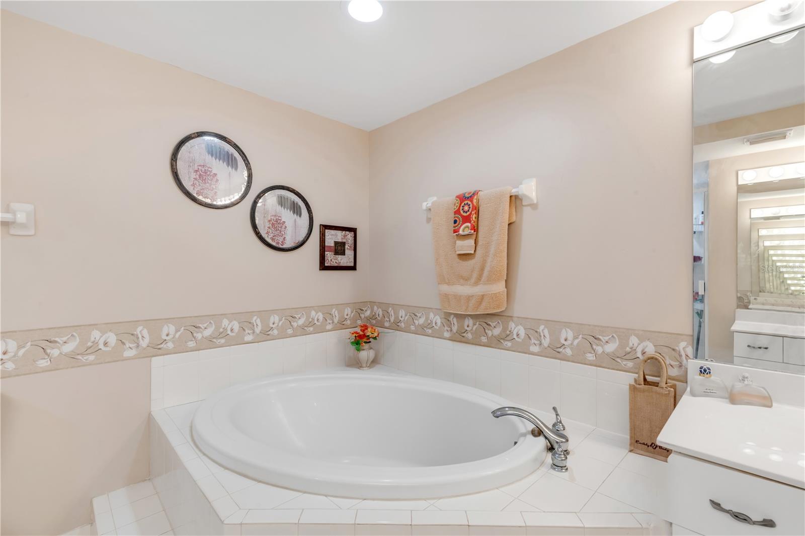 TOWERS AT PONCE INLET TOWER 01 CONDO - Residential