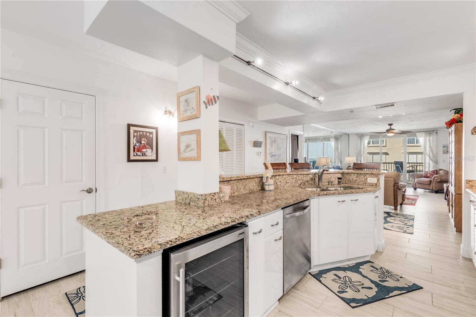 TOWERS AT PONCE INLET TOWER 01 CONDO - Residential