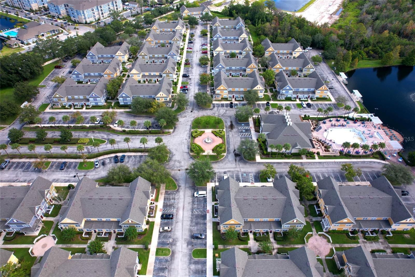 VILLAS AT SEVEN DWARFS LANE CONDO - Residential