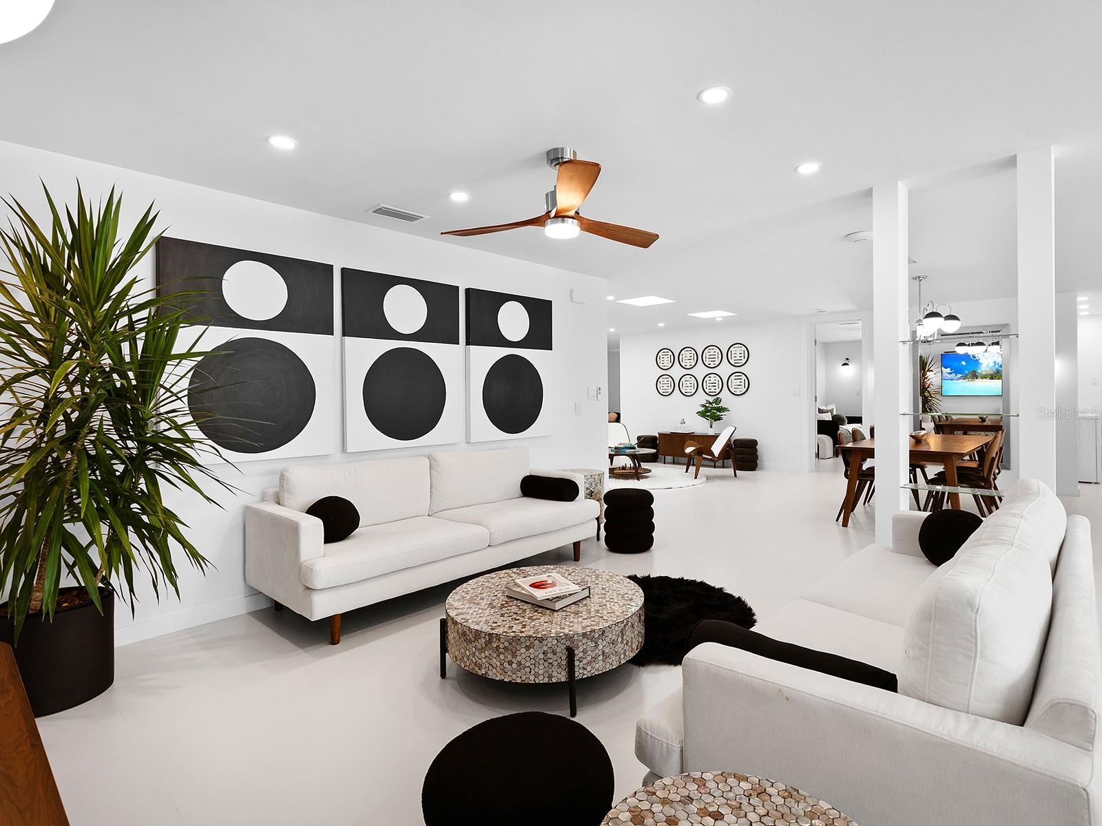 SANDERLING CLUB - Residential Lease