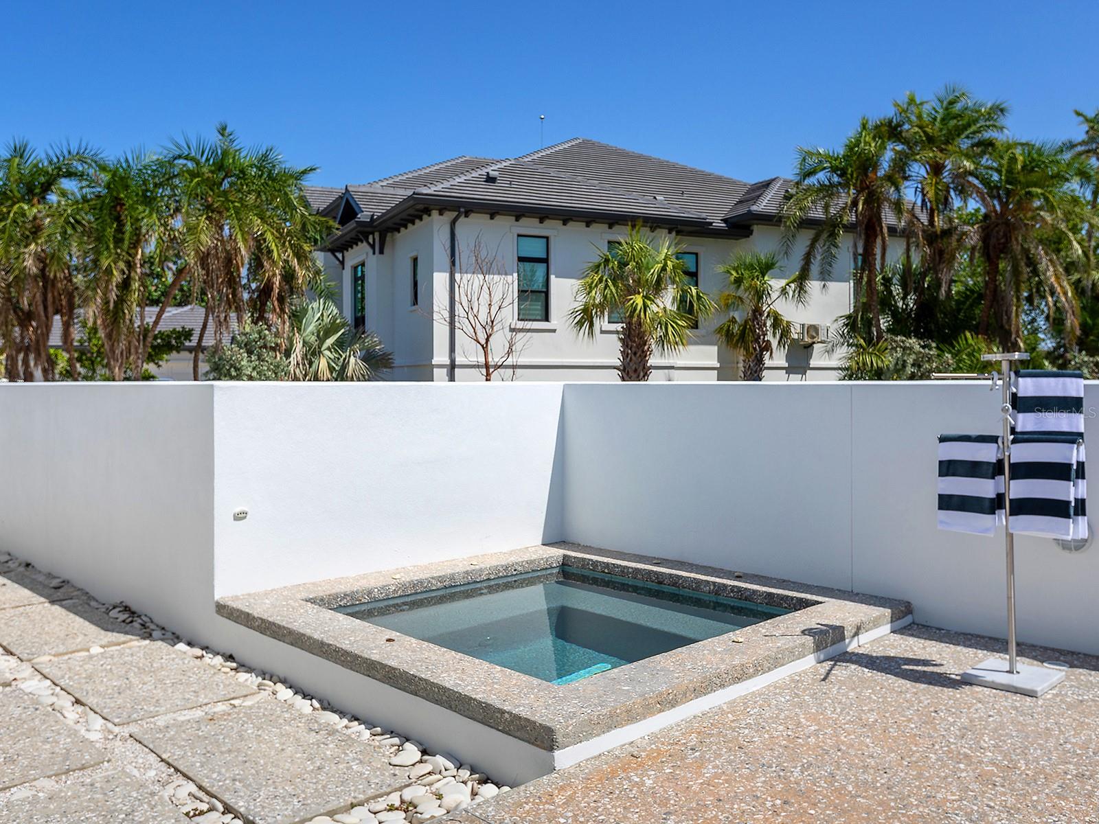 SANDERLING CLUB - Residential Lease