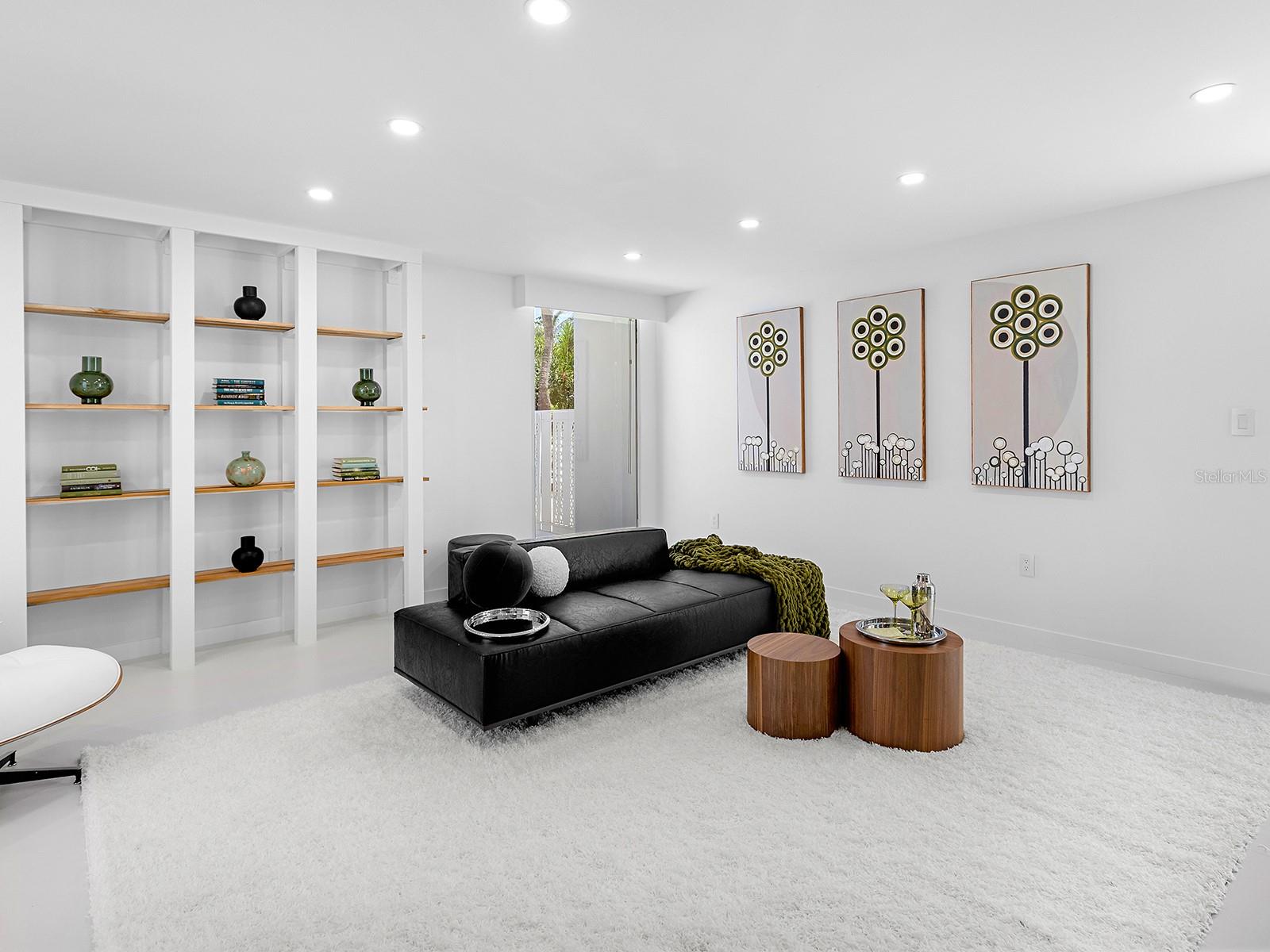 SANDERLING CLUB - Residential Lease