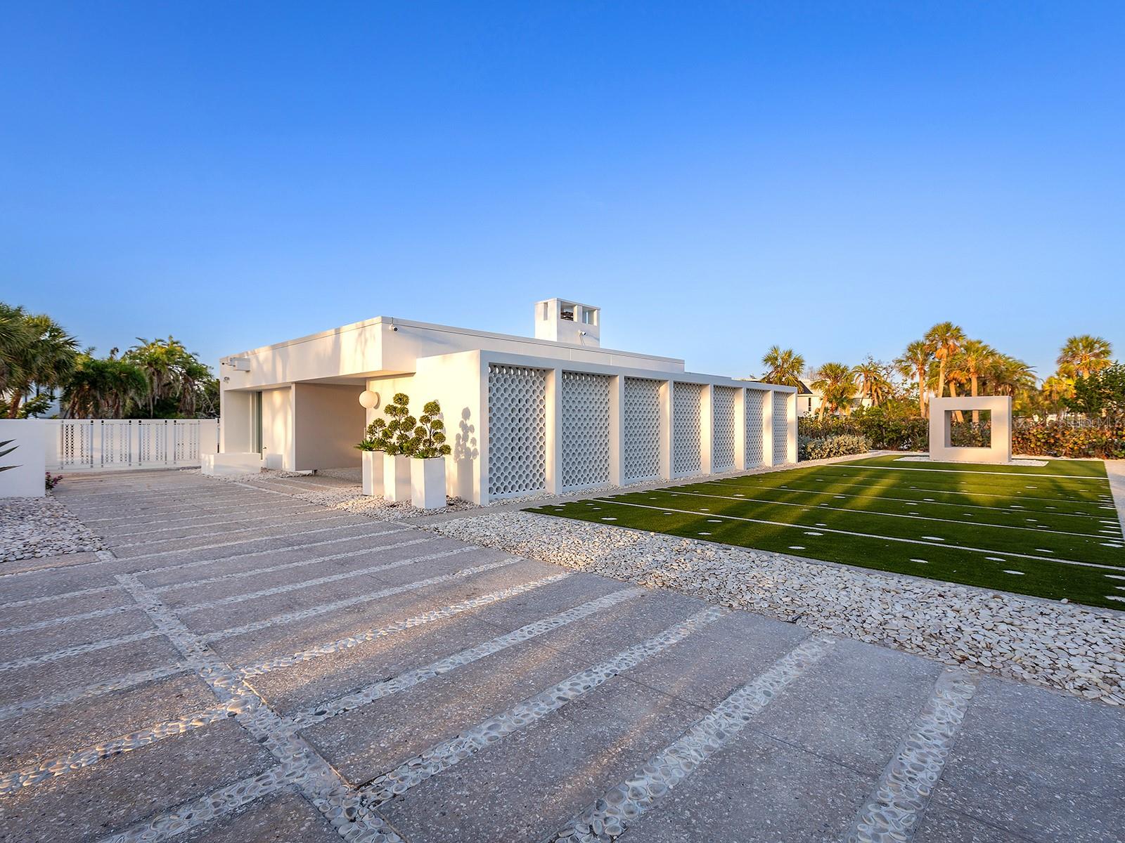 SANDERLING CLUB - Residential Lease