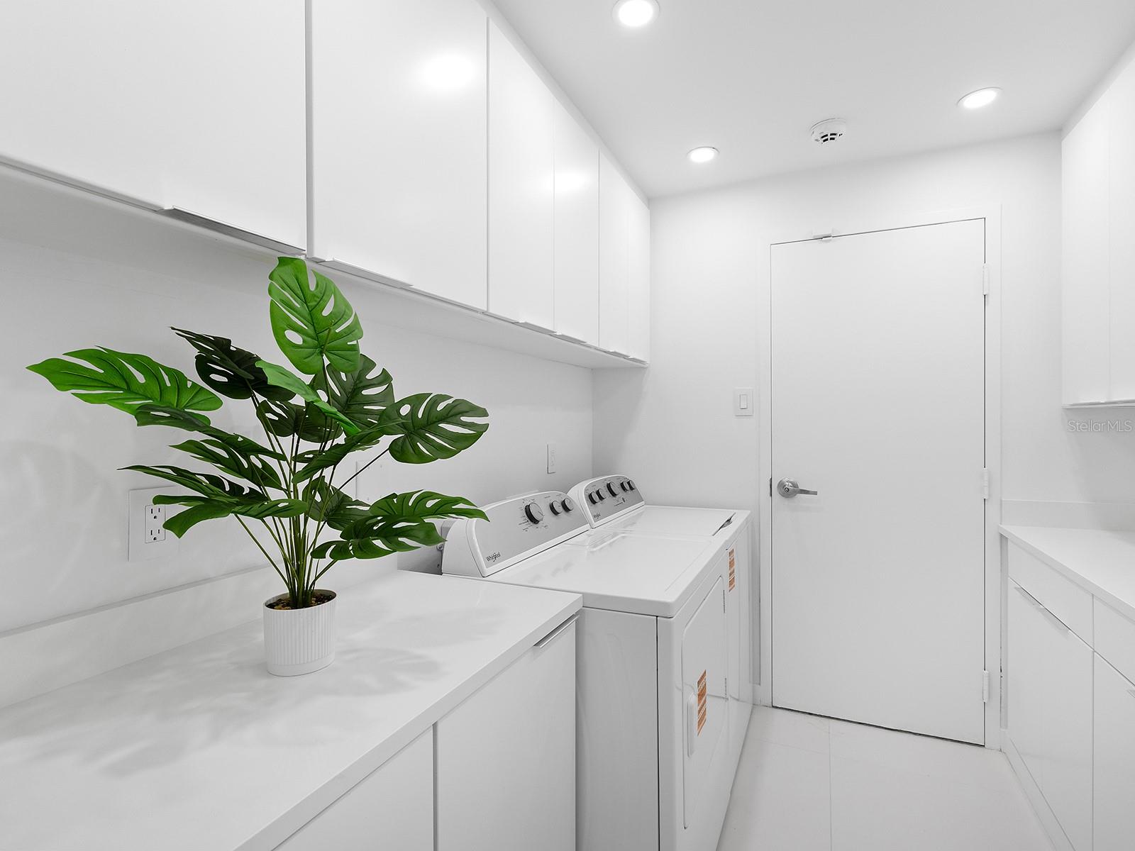 SANDERLING CLUB - Residential Lease