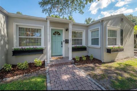 Photo of 2937 W Coachman Avenue, Tampa, FL 33611 (MLS # TB8447275)