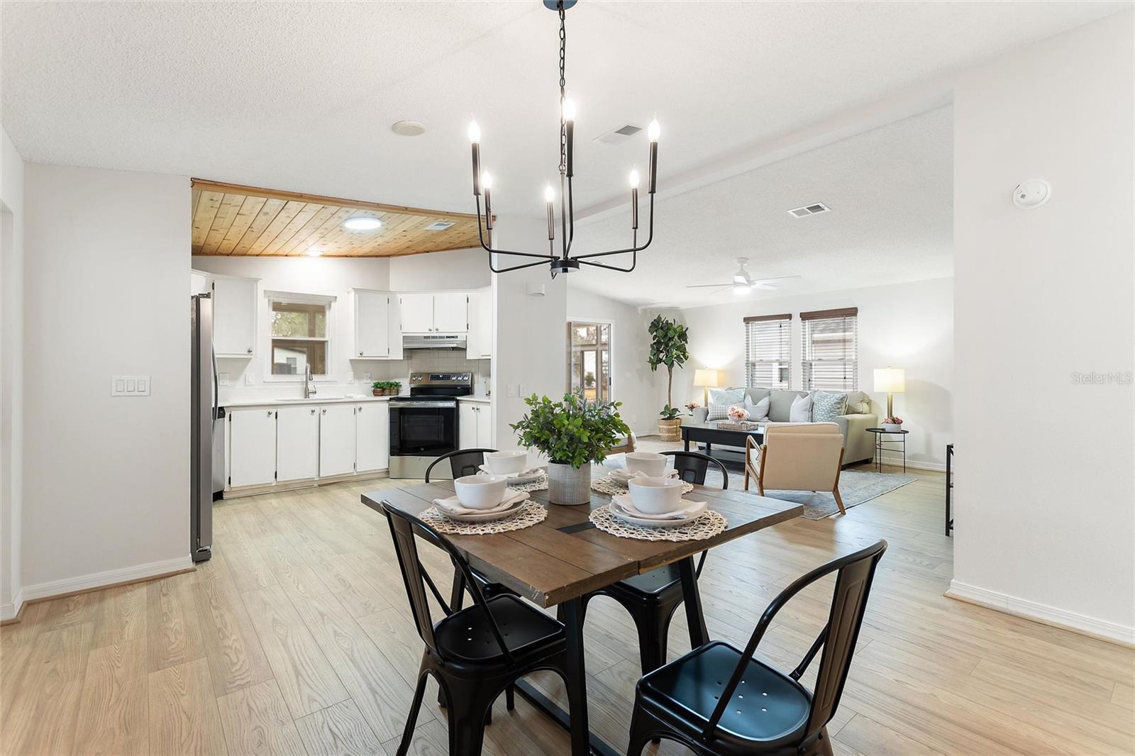 LADY LAKE ORANGE BLOSSOM GARDENS UNIT 12 - Residential