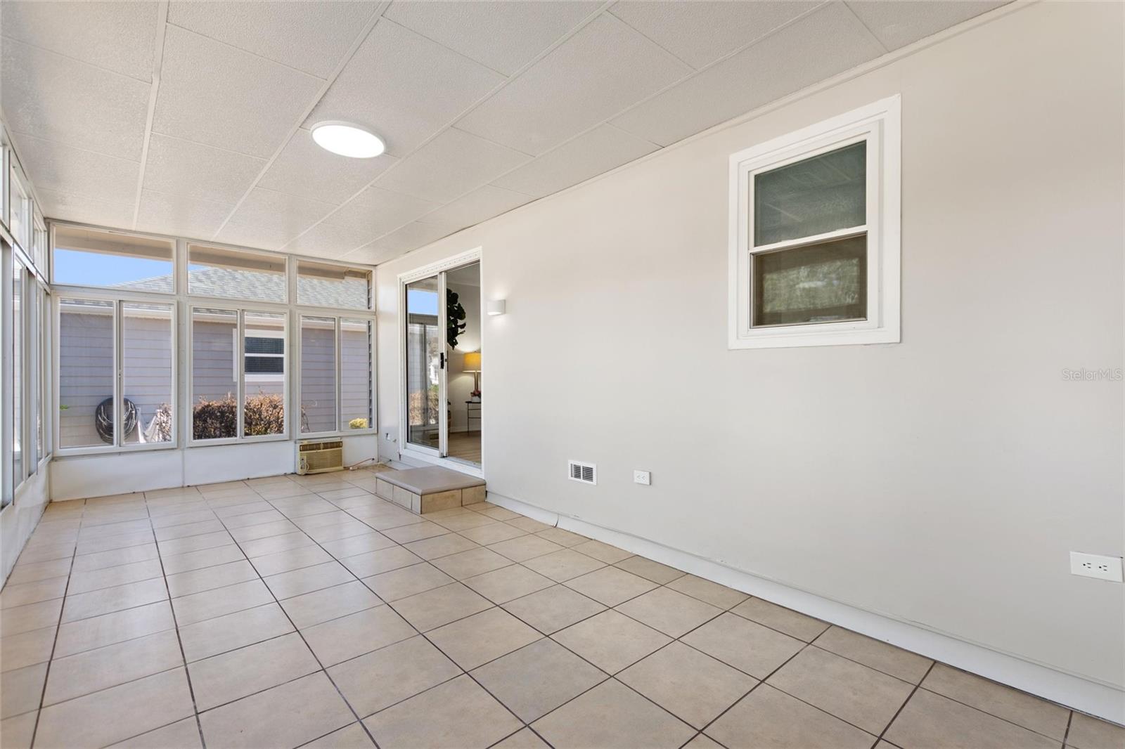 LADY LAKE ORANGE BLOSSOM GARDENS UNIT 12 - Residential