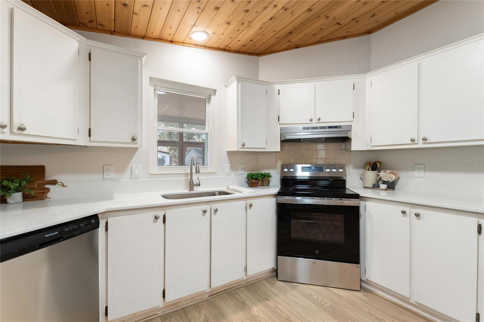 LADY LAKE ORANGE BLOSSOM GARDENS UNIT 12 - Residential