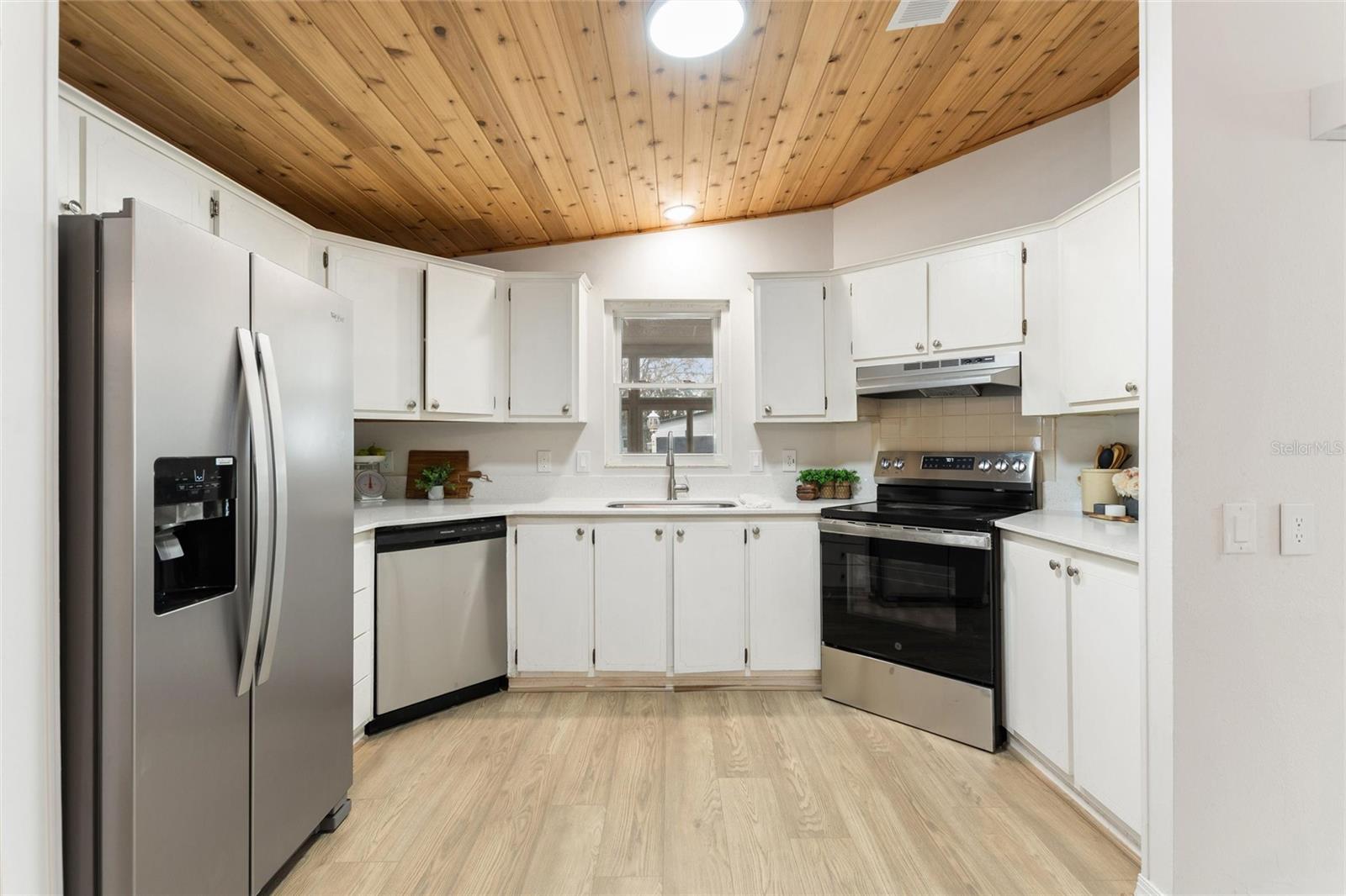 LADY LAKE ORANGE BLOSSOM GARDENS UNIT 12 - Residential