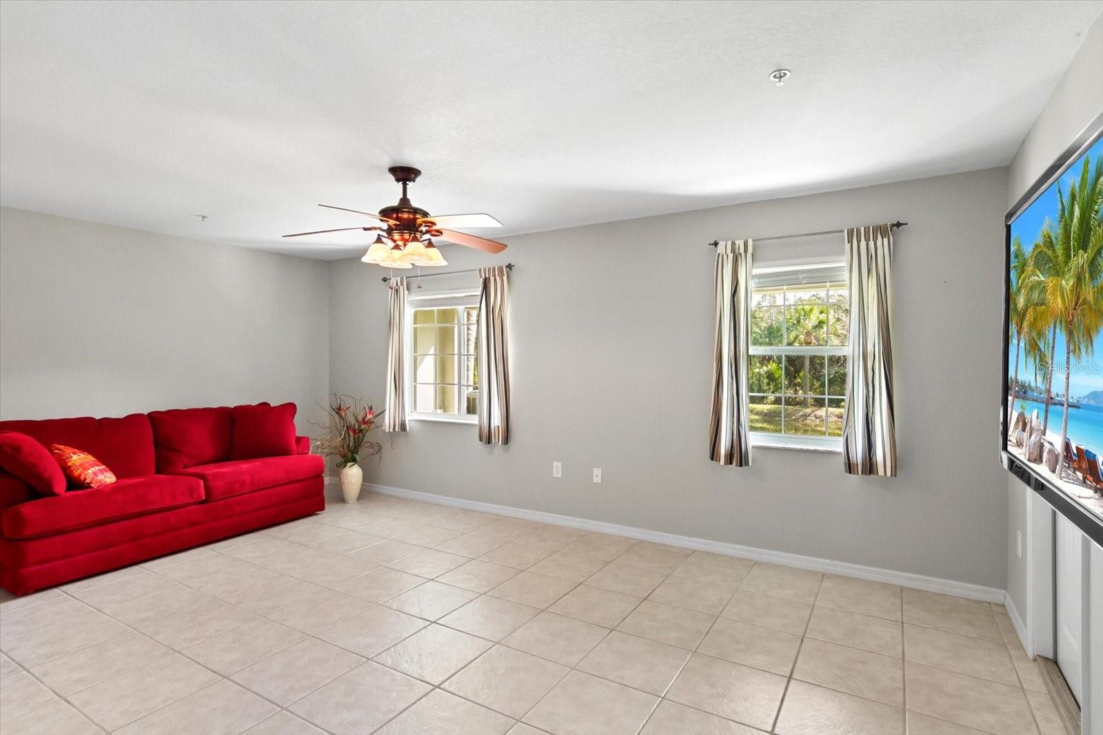 RIVERBAY TWNHMS PH ONE - Residential