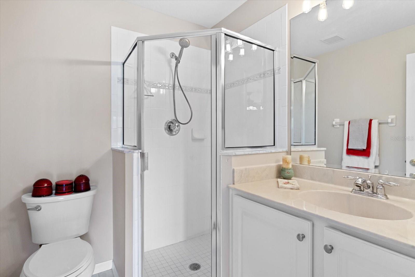 RIVERBAY TWNHMS PH ONE - Residential