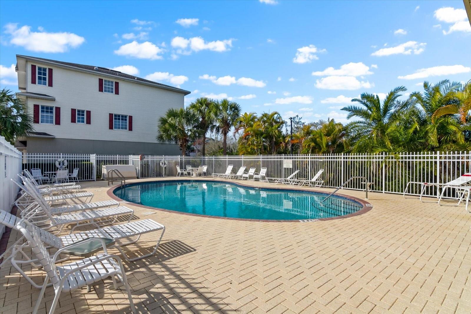 RIVERBAY TWNHMS PH ONE - Residential