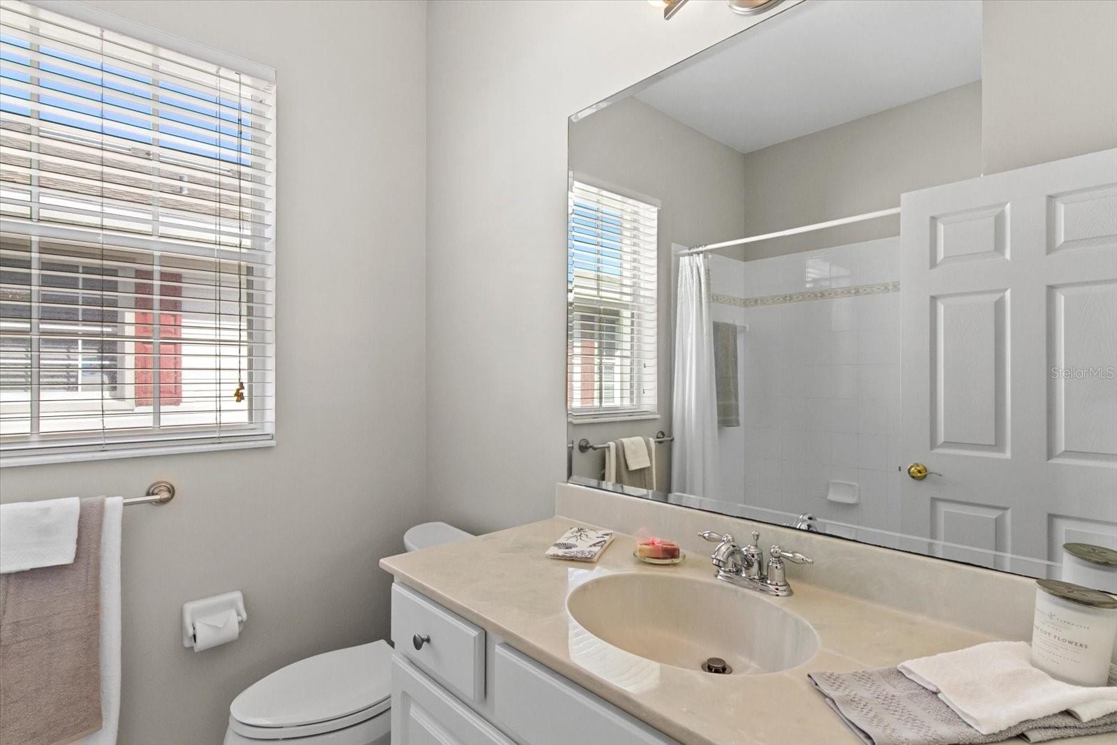 RIVERBAY TWNHMS PH ONE - Residential