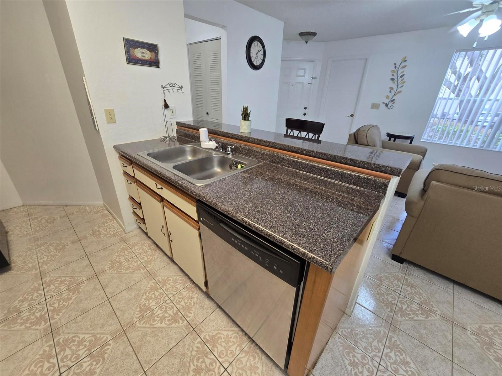 LANDING A CONDO - Residential