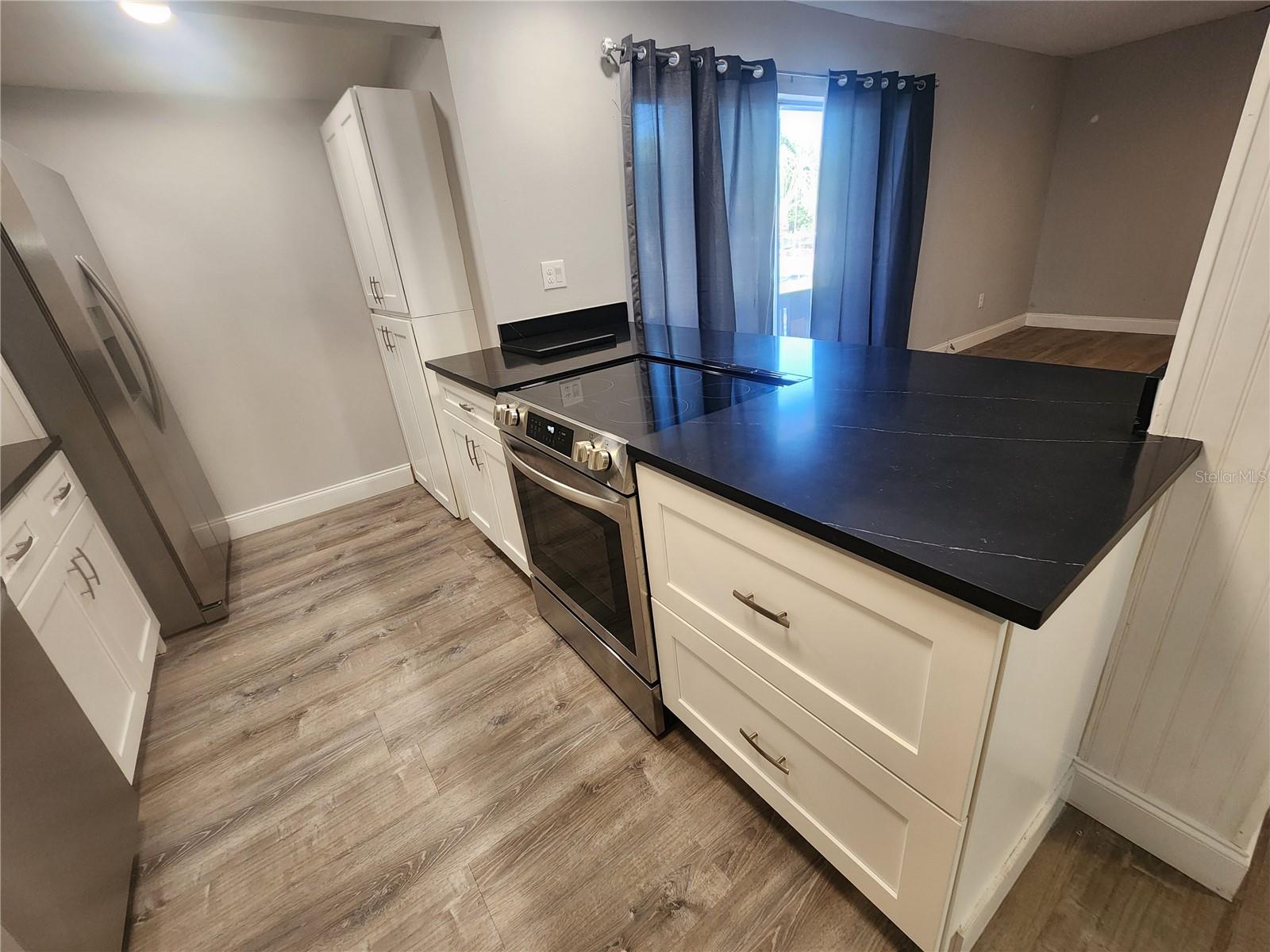 HIDDEN LAKE VLG - Residential Lease