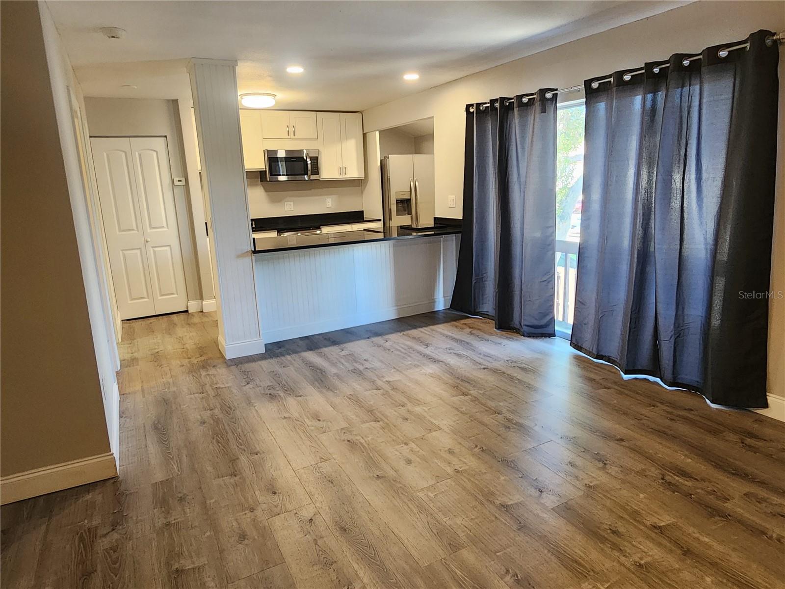 HIDDEN LAKE VLG - Residential Lease