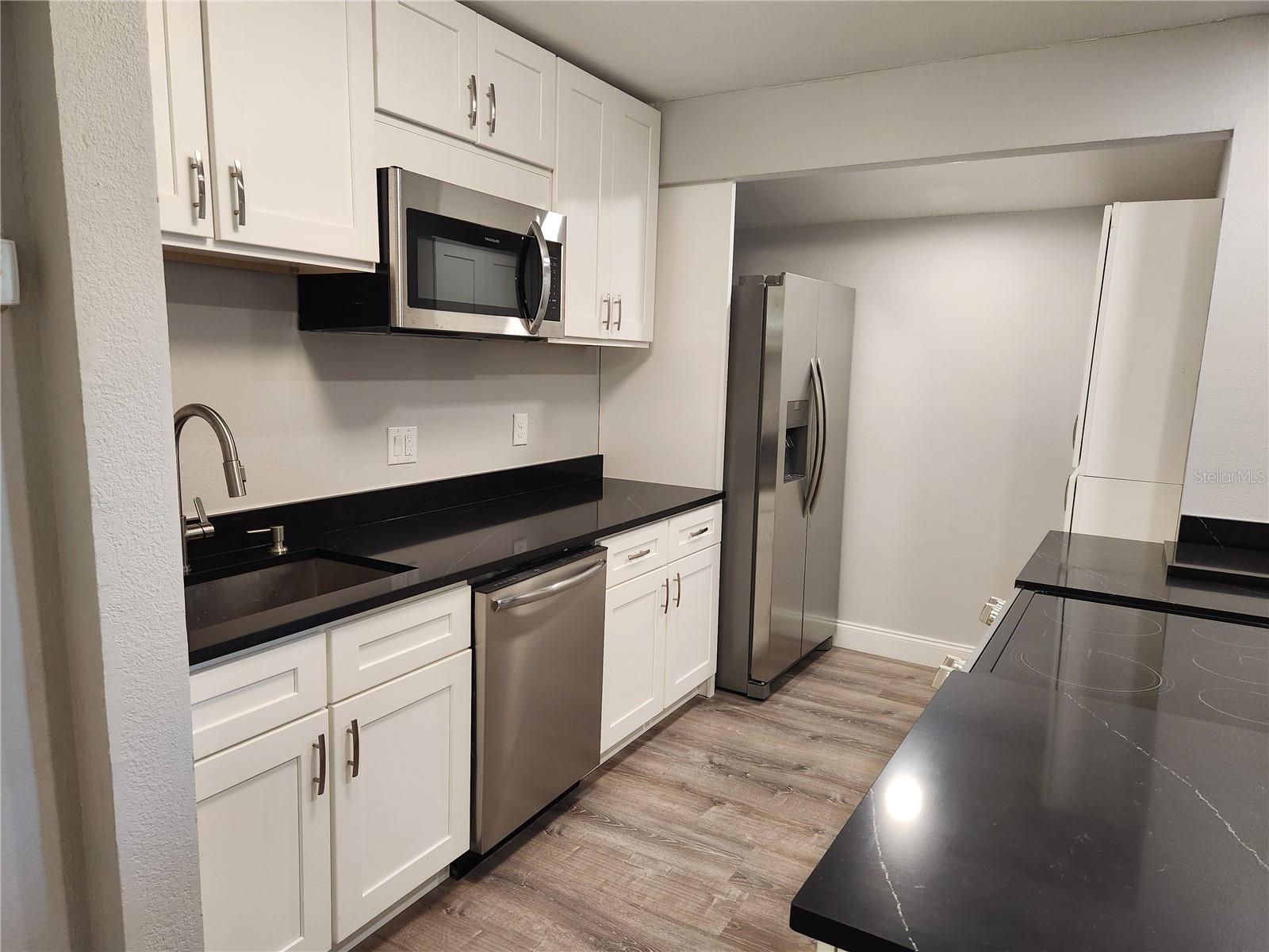 HIDDEN LAKE VLG - Residential Lease