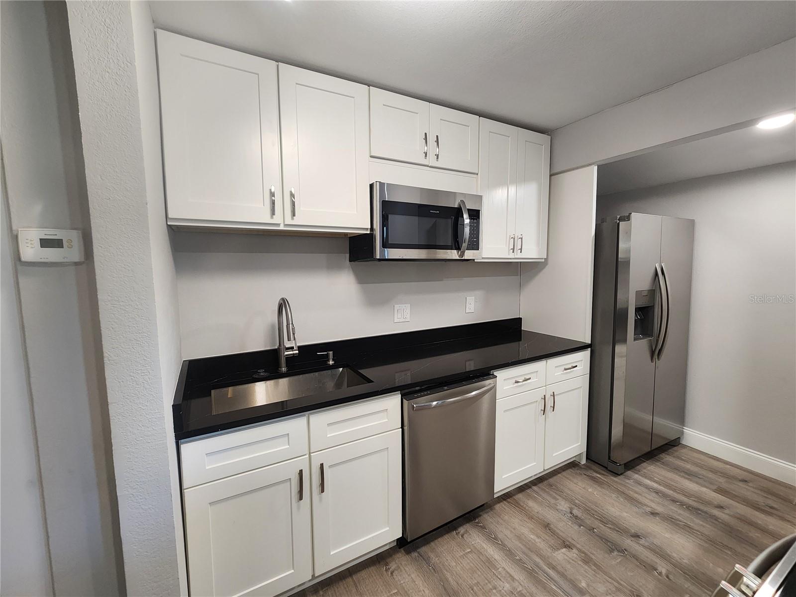 HIDDEN LAKE VLG - Residential Lease