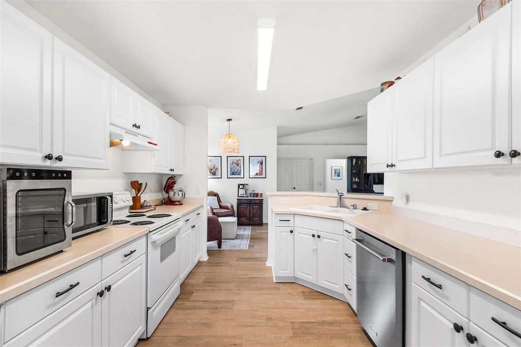 Photo of 129 Morning Glory Circle, Winter Haven, FL 33884 (MLS # P4938153)