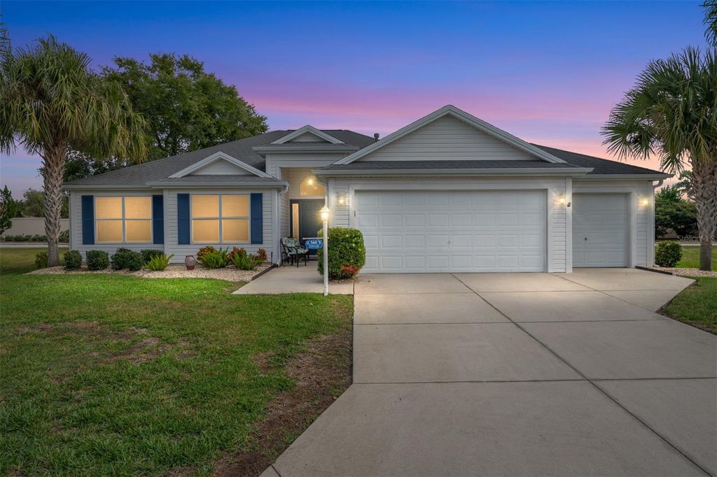 Photo of 560 Smithfield Place, The Villages, FL 32162 (MLS # G5104431)