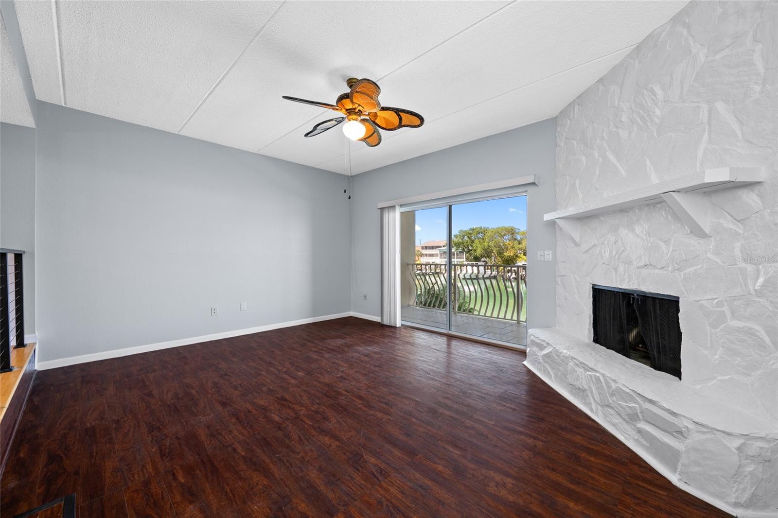 CAPRI LAGOONS CONDO - Residential