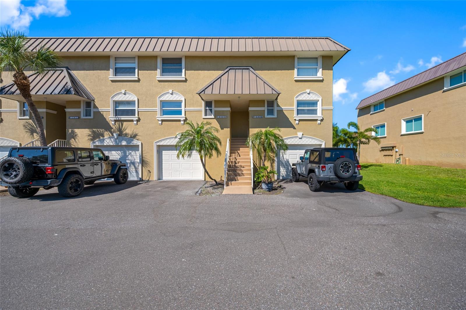 CAPRI LAGOONS CONDO - Residential